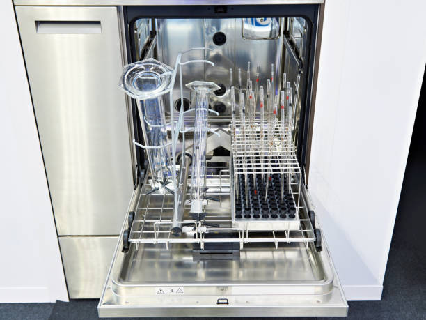 Machine for automatic washing and disinfection of chemical glassware